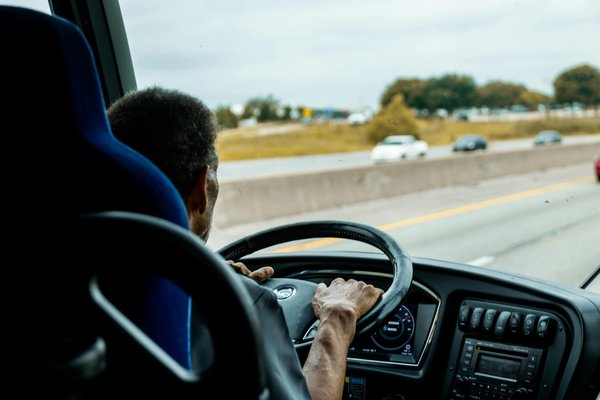 Location autocar avec chauffeur : le confort de vos trajets !
